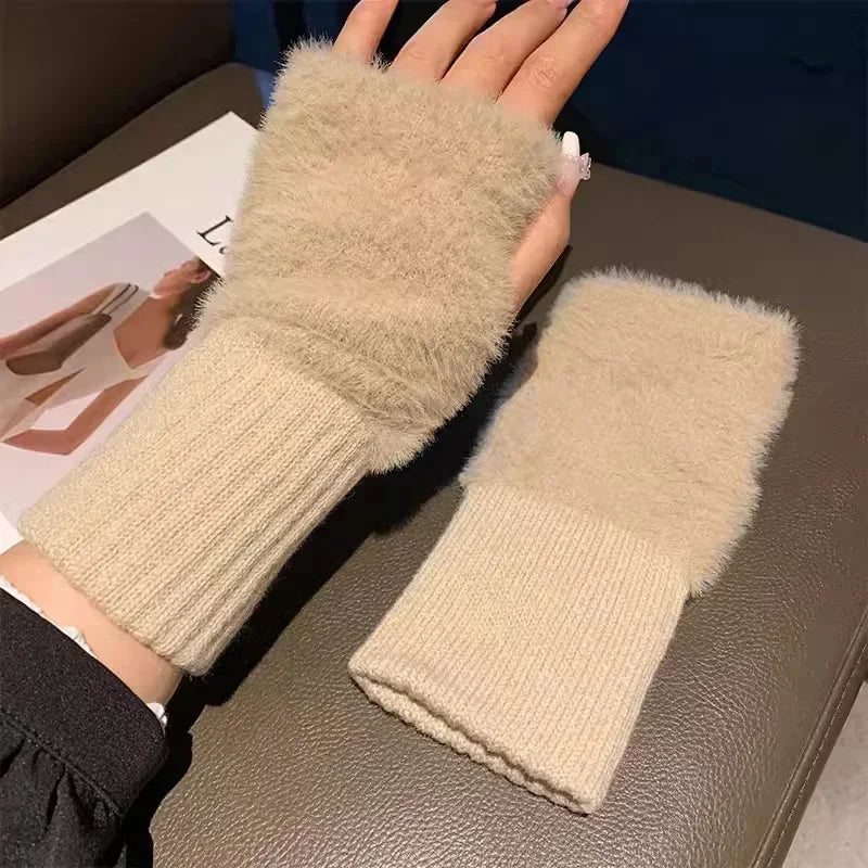 Plushy Gloves